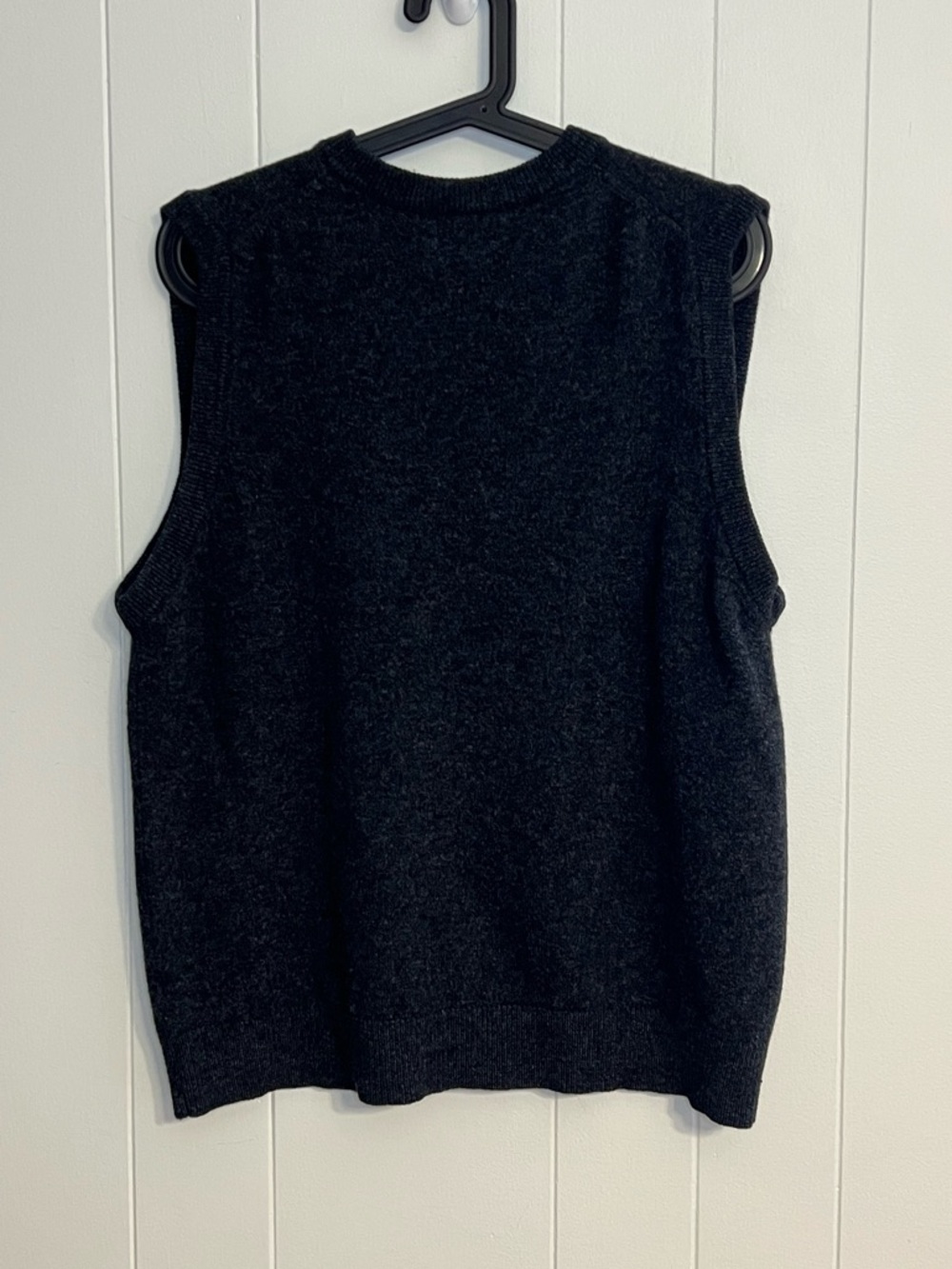L.L.Bean 100% Lambswool V-neck sweater vest Size L - Picture 4 of 6